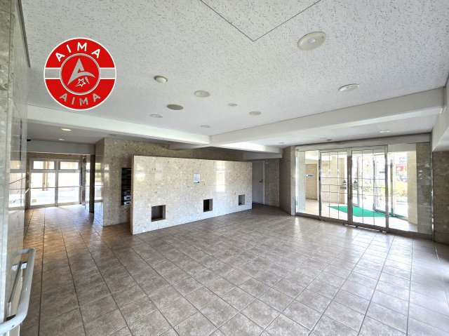 コアマンション和白丘ネクステージA棟のエントランス|エントランスロビーや共有部はデザイン性があります。