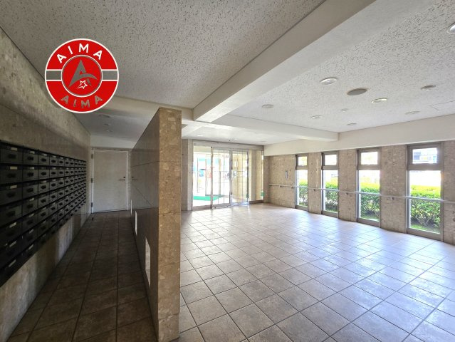 コアマンション和白丘ネクステージA棟のエントランス|広々としたロビー空間で、ゆとりある共有スペースです。