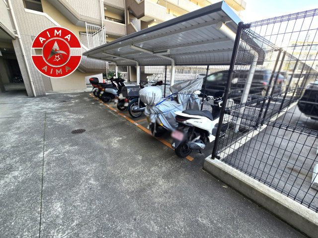 コアマンション和白丘ネクステージA棟の駐車場|バイク置き場です。