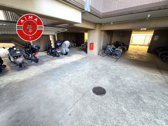 コアマンション和白丘ネクステージA棟の駐輪場|駐輪場が敷地内にあるため、防犯面でも安心してお車をご利用いただけます。
