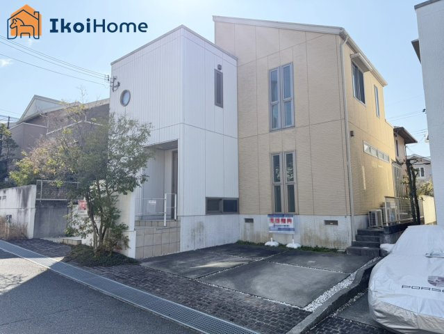 神戸市西区学園東町4丁目　中古戸建の駐車場|●年中無休：当日予約可●駐車場はゆとりの並列2台可能！前面道路が広いのでお車の出し入れも安心！