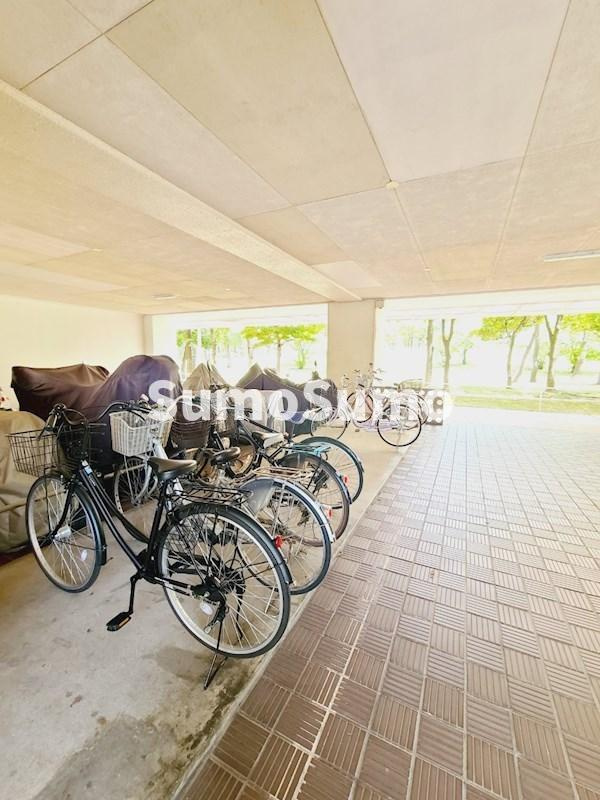 UR武庫川 28号棟の外観