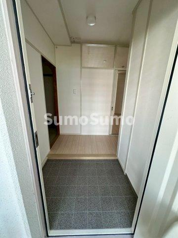 UR武庫川 28号棟の玄関