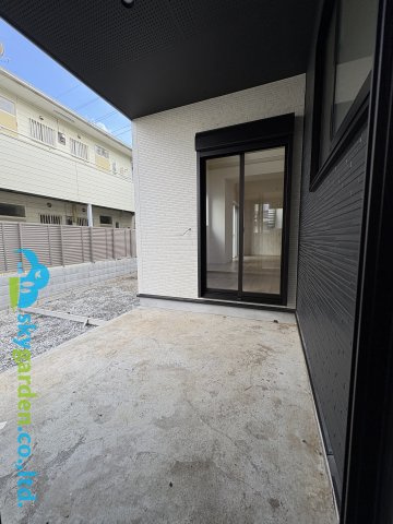 茅ヶ崎市堤3期　新築戸建　全1棟の庭|テラスを設けました（工事中）