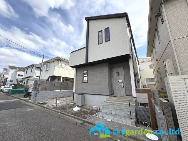 茅ヶ崎市堤3期　新築戸建　全1棟の前面道路含む現地写真|令和8年6月8日撮影（建築中）