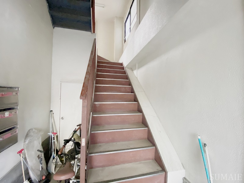 メゾンＳＫのロビー|階段です☆