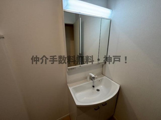 【独立洗面台】 | 神戸市垂水区清水が丘1丁目　新築戸建1号棟　仲介手数料無料！ | 朝の支度にも助かる、独立の洗髪洗面化粧台
