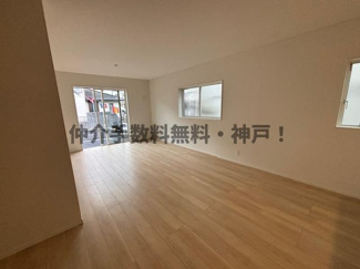 【居間・リビング】 | 神戸市垂水区清水が丘1丁目　新築戸建1号棟　仲介手数料無料！ | ゆったりとしたリビングです
