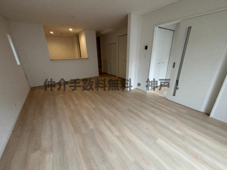 【居間・リビング】 | 神戸市垂水区清水が丘1丁目　新築戸建1号棟　仲介手数料無料！ | ゆったりとしたリビングです
