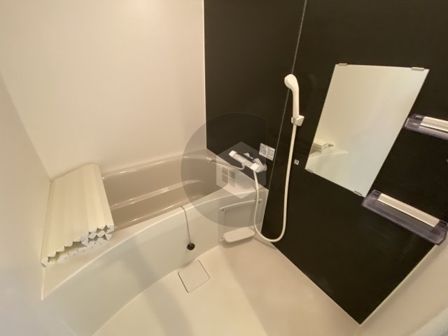 ラージヒル長瀬EASTの浴室