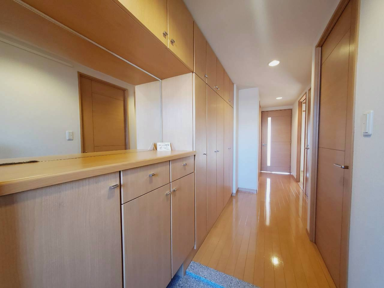 サーパス北久保2LDK　中古マンションの玄関|玄関収納も充実しています☆