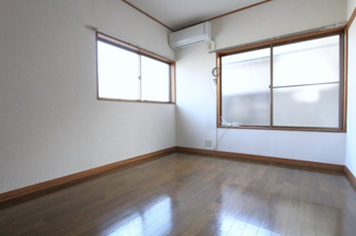【居間・リビング】 | 津田沼ハイツ | 2面採光で明るいお部屋です