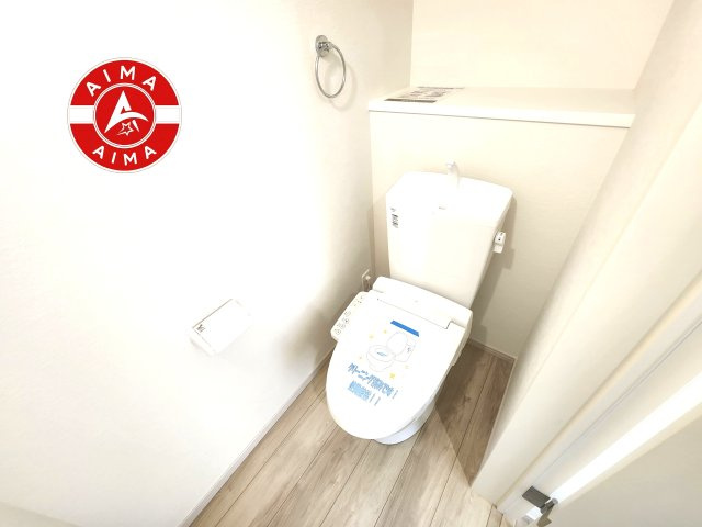春日市白水ヶ丘2丁目第2-2棟（2号棟）　のトイレ|温水洗浄便座を完備しております。2ヶ所にトイレがあるのは朝の慌ただしい時間も安心です。