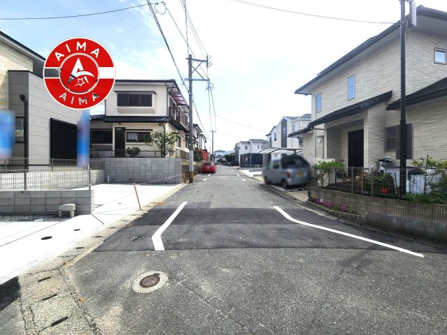 春日市白水ヶ丘2丁目第2-2棟（2号棟）　の前面道路含む現地写真|前面道路です。