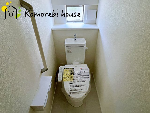 第10上尾緑丘　新築一戸建て　ハートフルタウン　Aのトイレ|落ち着いた色調のトイレです