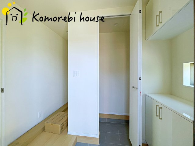 第10上尾緑丘　新築一戸建て　ハートフルタウン　Aの玄関|落ち着いた玄関です