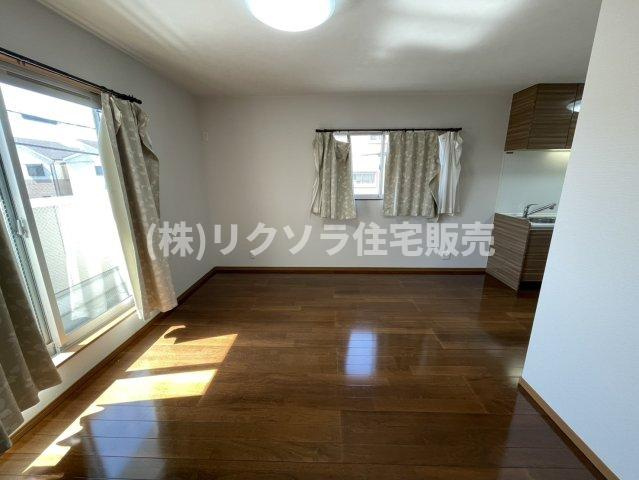 御幸東町　中古一戸建てのダイニング|LDK13.2帖　床暖房付き
■物件内覧・資金計画相談・住宅ローン相談、リフォーム相談、お問合せ受付中■
※当日・翌日のご内覧、ご相談はお電話でのお問合せがスムーズです！