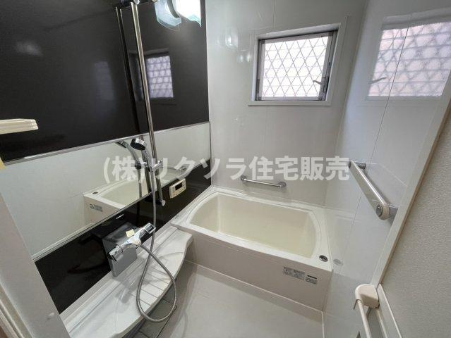 御幸東町　中古一戸建ての浴室|窓・浴室乾燥機付き
■物件内覧・資金計画相談・住宅ローン相談、リフォーム相談、お問合せ受付中■
※当日・翌日のご内覧、ご相談はお電話でのお問合せがスムーズです！