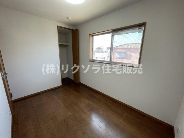 御幸東町　中古一戸建ての寝室|洋室4.7帖
■物件内覧・資金計画相談・住宅ローン相談、リフォーム相談、お問合せ受付中■
※当日・翌日のご内覧、ご相談はお電話でのお問合せがスムーズです！