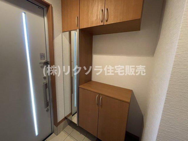 御幸東町　中古一戸建ての収納|姿見付きシューズボックス
■物件内覧・資金計画相談・住宅ローン相談、リフォーム相談、お問合せ受付中■
※当日・翌日のご内覧、ご相談はお電話でのお問合せがスムーズです！