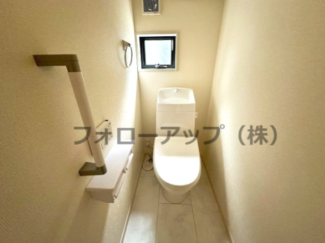 リーブルガーデンS 泉佐野市南中樫井のトイレ|コンパクトで使いやすいトイレです