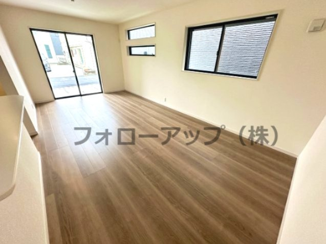 リーブルガーデンS 泉佐野市南中樫井の居間・リビング