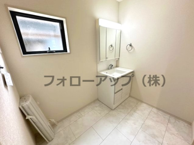 リーブルガーデンS 泉佐野市南中樫井の独立洗面台|独立洗面台あり、毎朝おしゃれに忙しい女性の方におすすめです