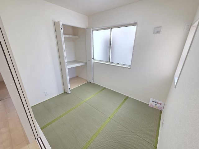 新築　伊勢崎市東小保方町第2　6号棟　Livele Garden.Sの和室|現地写真　リビング横の和室です。居室、お子様のプレイルーム、客間など様々な使い方ができますね！
