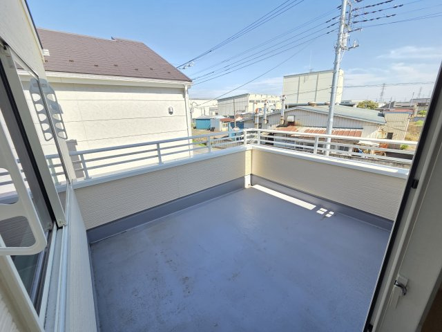 新築　伊勢崎市東小保方町第2　6号棟　Livele Garden.Sのバルコニー|現地写真　南向きのバルコニーは日当たり良好！洗濯物がよく乾きそうです♪
