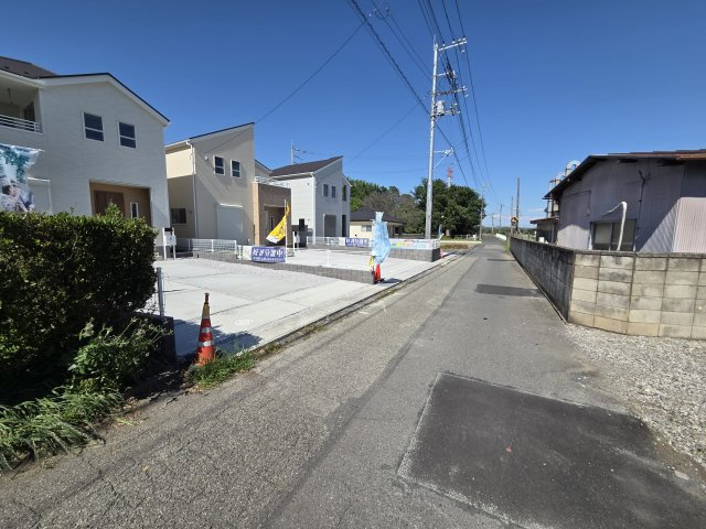 新築　伊勢崎市東小保方町第2　6号棟　Livele Garden.Sの前面道路含む現地写真|現地写真　南側前面道路幅員約4.5ｍ