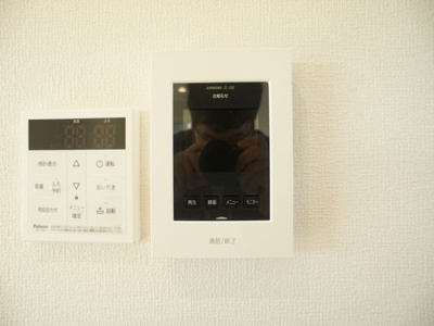 【セキュリティ】 | オピュロンス | 訪問者の確認ができるTVドアホン付きです♪
