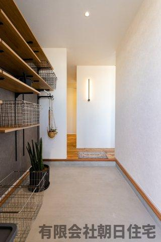 【玄関】 | 出雲市出西築浅戸建 | シンプルで使いやすい玄関です