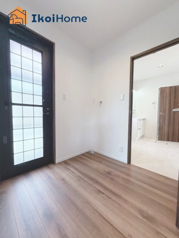 神戸市西区桜が丘中町6丁目　中古戸建のトイレ|【ホームページに現地動画掲載中】●年中無休：当日予約可●洗面所横にはユーティリティがございます！