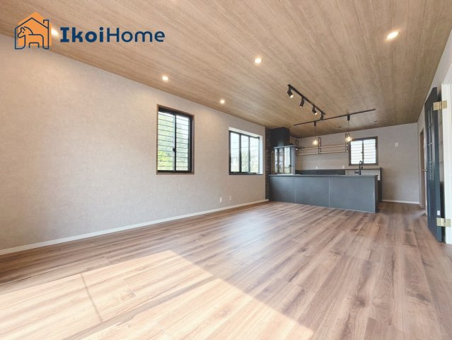 神戸市西区桜が丘中町6丁目　中古戸建の居間・リビング|【ホームページに現地動画掲載中】●年中無休：当日予約可●広い開放感があり大型家具の設置可能