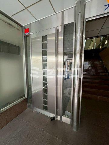 Yonezawa船場ビルの玄関