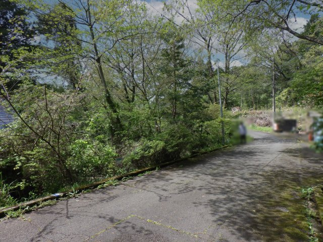 伊豆エメラルドタウン㉟古家付きの前面道路含む現地写真
