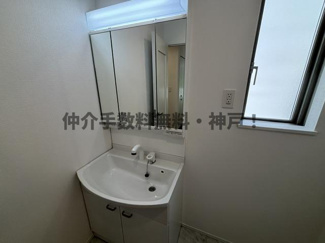 【独立洗面台】 | 神戸市垂水区南多聞台5丁目　新築戸建A号棟　仲介手数料無料！ | 独立洗面台、朝の身支度には欠かせません