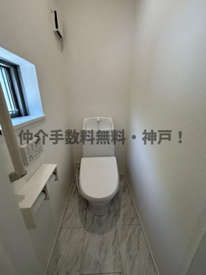 【トイレ】 | 神戸市垂水区南多聞台5丁目　新築戸建A号棟　仲介手数料無料！ | ゆったりとした空間のトイレです