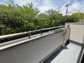 【バルコニー】 | 神戸市垂水区南多聞台5丁目　新築戸建A号棟　仲介手数料無料！ | 外からの目が気にならないバルコニーで洗濯物が干せます