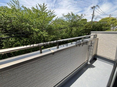 【バルコニー】 | 神戸市垂水区南多聞台5丁目　新築戸建A号棟　仲介手数料無料！ | 外からの目が気にならないバルコニーで洗濯物が干せます