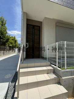 【玄関】 | 神戸市垂水区南多聞台5丁目　新築戸建A号棟　仲介手数料無料！ | 玄関です