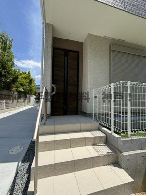 【玄関】 | 神戸市垂水区南多聞台5丁目　新築戸建A号棟　仲介手数料無料！ | 玄関です