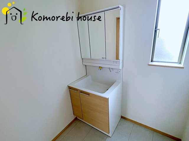 第10上尾緑丘　新築一戸建て　ハートフルタウン　Bの独立洗面台|使いやすい独立洗面台です
