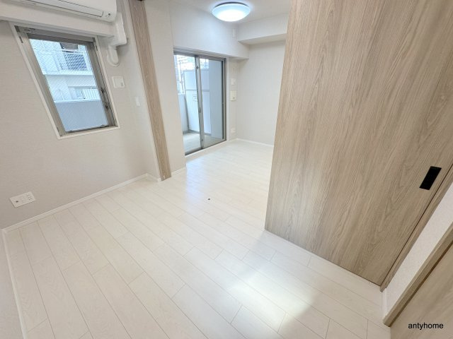 クリスタルエグゼ南堀江　仲介手数料無料の洋室