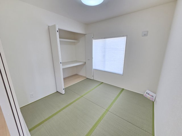 新築　伊勢崎市東小保方町第2　7号棟　Livele Garden.Sの和室|現地写真　リビング横の和室です。居室、お子様のプレイルーム、客間など様々な使い方ができますね！