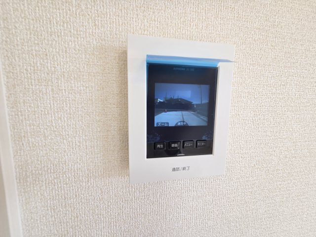 新築　伊勢崎市東小保方町第2　7号棟　Livele Garden.Sの防犯設備|現地写真　カラーTVモニター付きのドアホンがついています。お子様やご高齢の方がお留守番の時でも安心です！