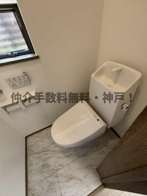 【トイレ】 | 神戸市垂水区南多聞台5丁目　新築戸建B号棟　仲介手数料無料！ | ゆったりとした空間のトイレです