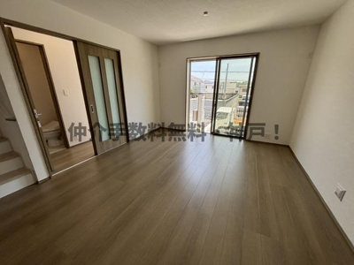 【居間・リビング】 | 神戸市垂水区南多聞台5丁目　新築戸建B号棟　仲介手数料無料！ | リビングです