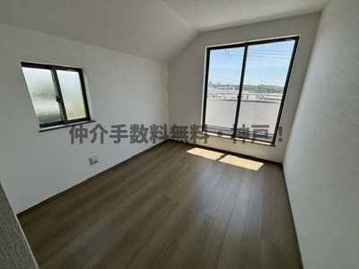 【洋室】 | 神戸市垂水区南多聞台5丁目　新築戸建B号棟　仲介手数料無料！ | 広々とした洋室です