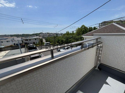 【バルコニー】 | 神戸市垂水区南多聞台5丁目　新築戸建B号棟　仲介手数料無料！ | バルコニー付きです